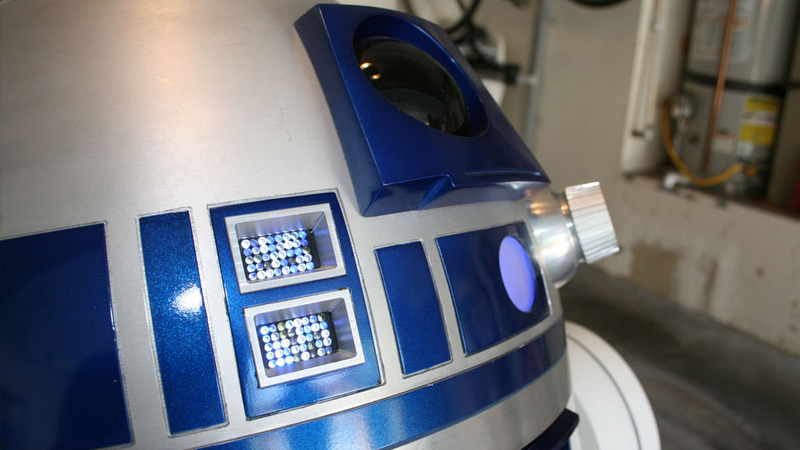 Illustration for article titled R2-D2 Lives In A Honda Element In Irvine, California